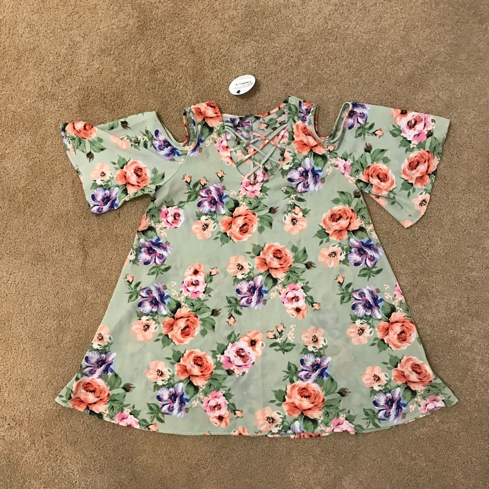 NWT Mint floral cold shoulder blouse